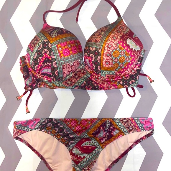 Victorias Secret RARE Bombshell Patchwork 34C top Small Bottoms EUC 2pc Swimsuit